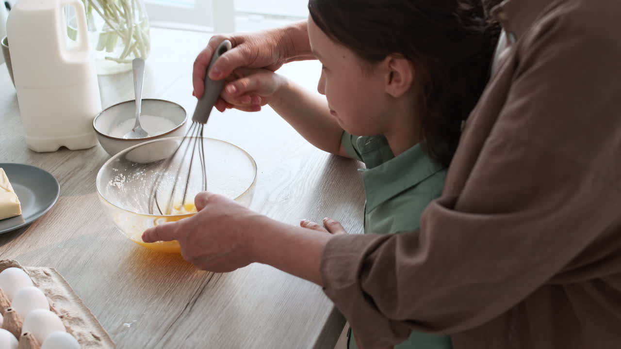 할머니와 소녀 베이킹