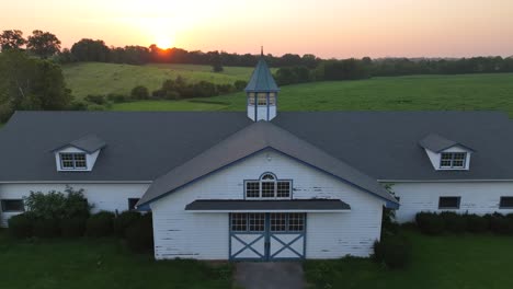 Barn-in-rural-USA