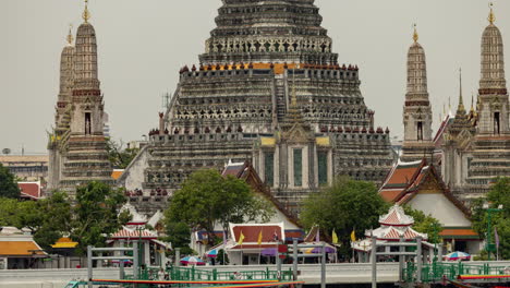 wat arun ratchawararam ratchawaramahawihan in bangkok, thailand