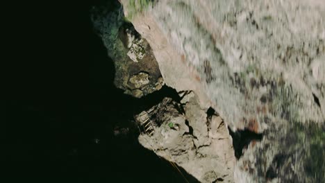 grupo de personas encontró una fuente termal escondida en wyoming