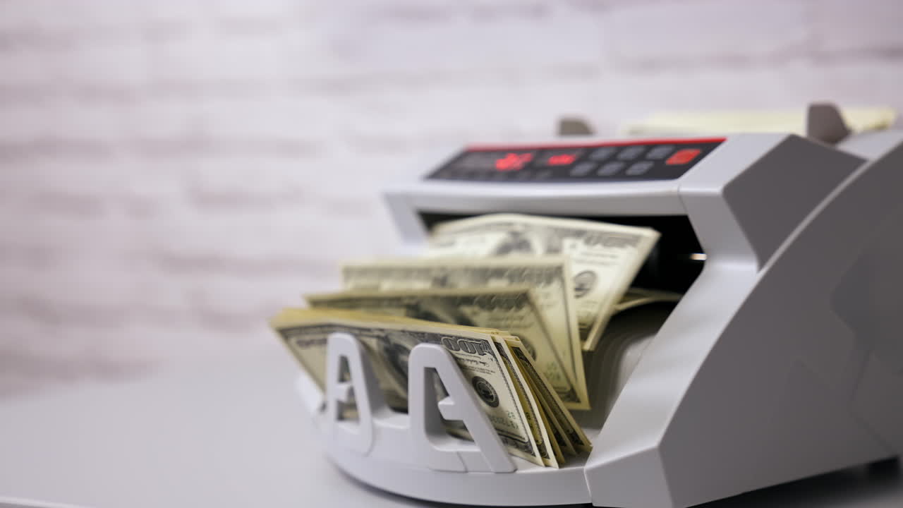 Macchina contabanconote per banconote di carta in dollari USD. Contabanconote