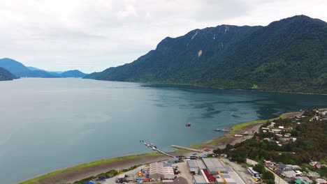 Hualaihué,-Eine-Chilenische-Gemeinde-In-Der-Provinz-Palena,-Region-Los-Lagos-Neben-Dem-Fjord-Wasserweg