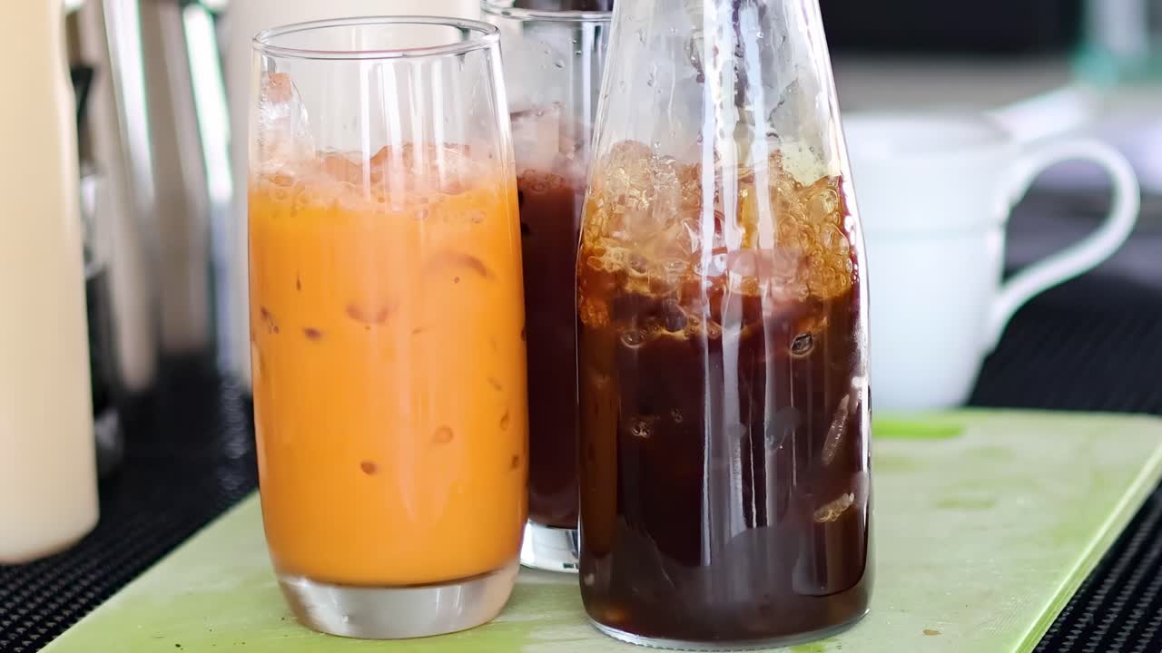 얼음 커피에 우유를 는 순서