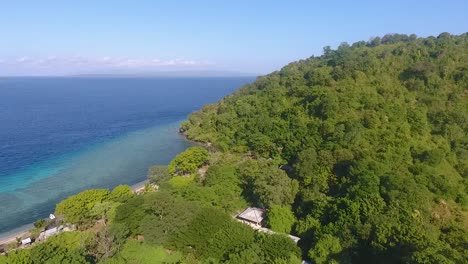 Paisaje-Paradisíaco-De-La-Isla-Volcánica-De-Satonda-Con-Lago-En-El-Medio-En-Subawa,-Indonesia