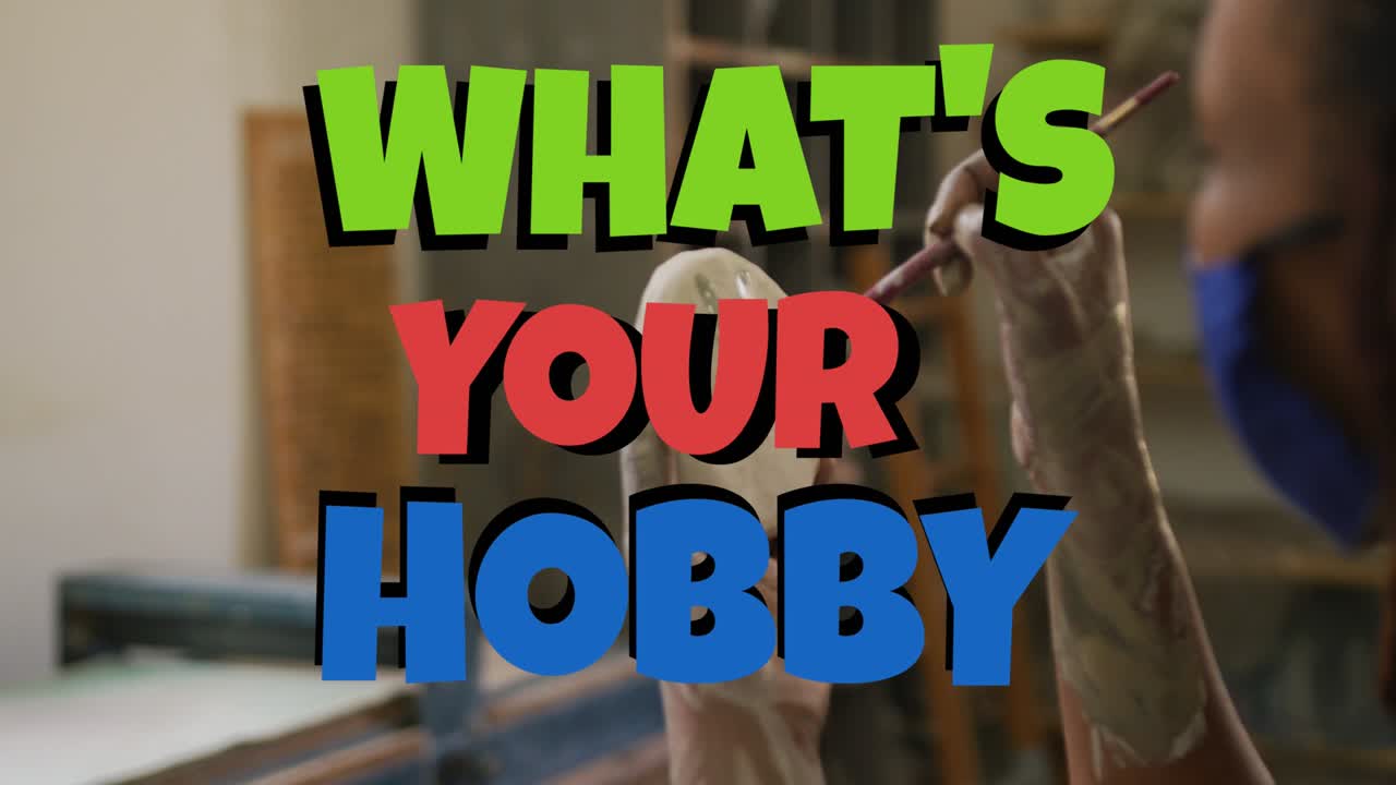 당신의 취미가 무엇인지에 대한 애니메이션 백인 여성에 대한 텍스트 도자기 그림