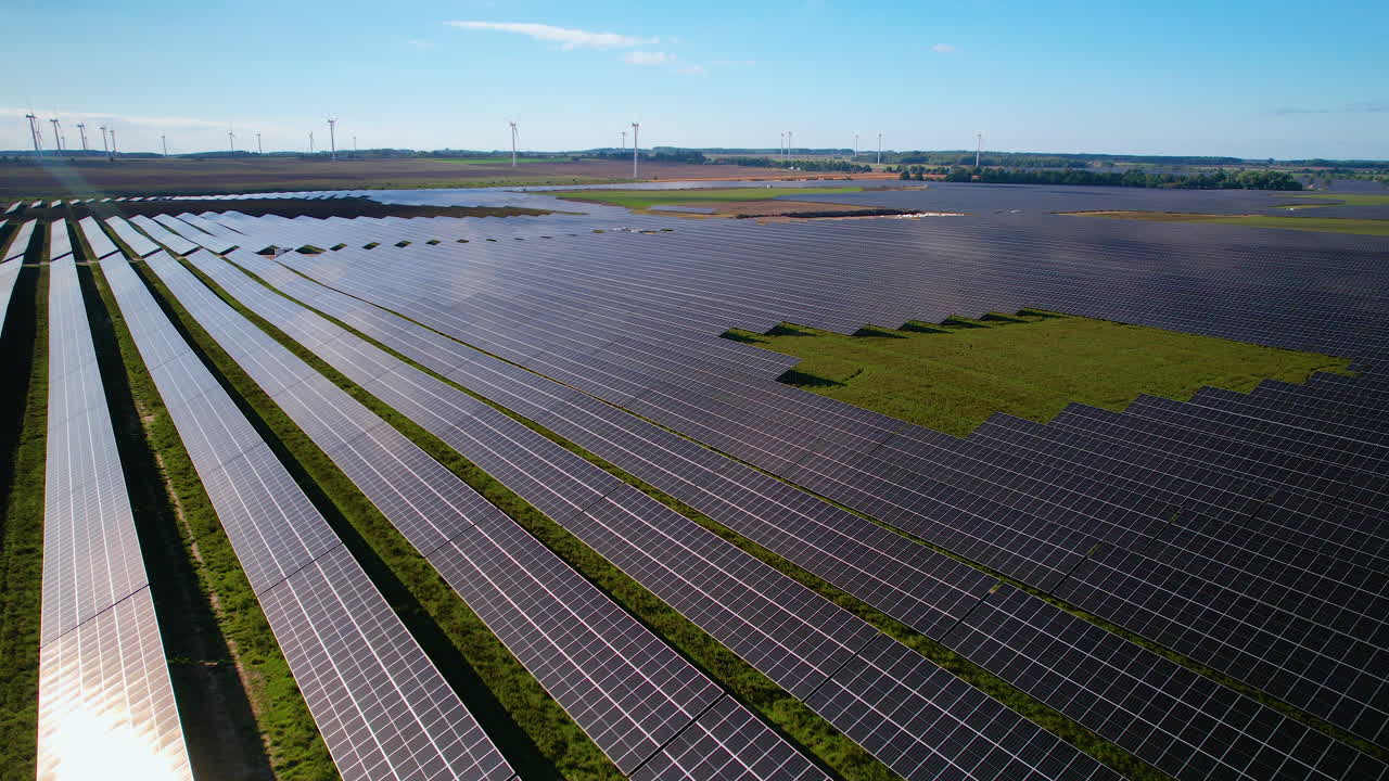 беспилотник обратный полет производство возобновляемой энергии ветряные турбины и солнечные панели