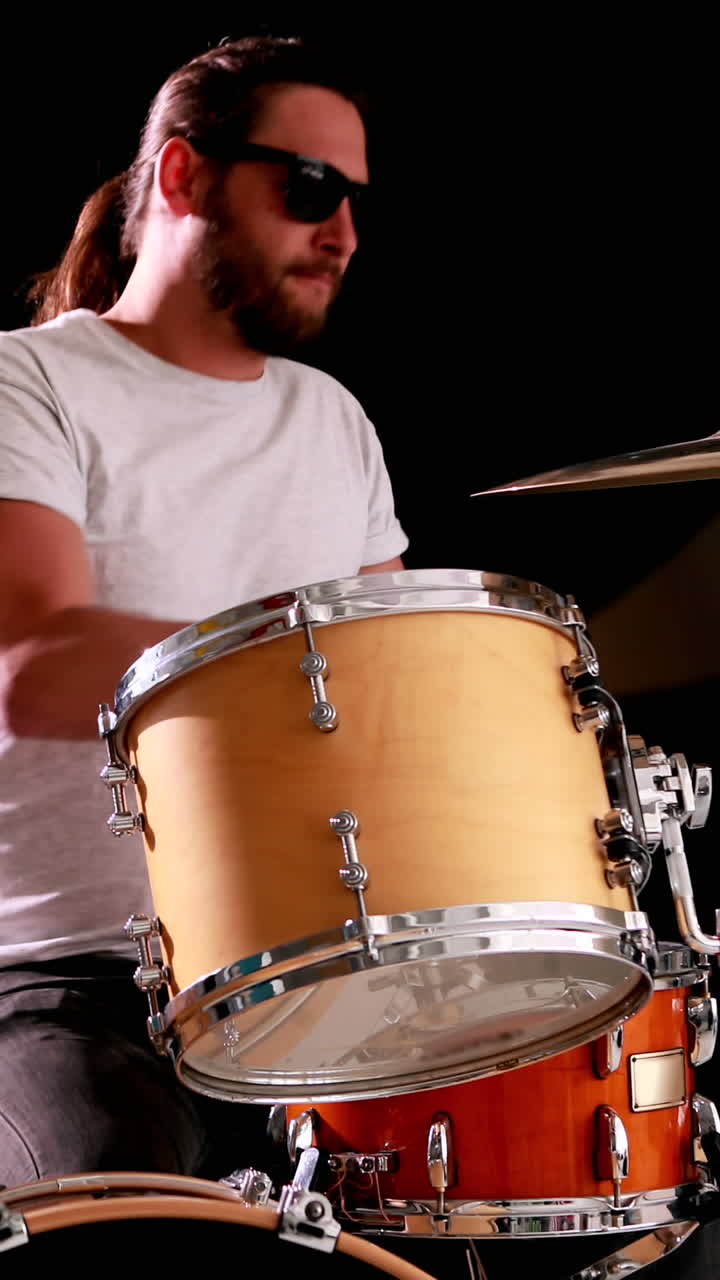 baterista tocando su batería