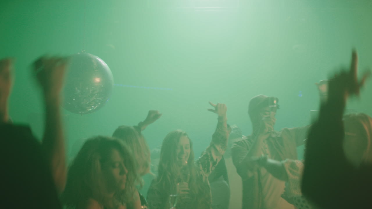 fiesta en un club nocturno