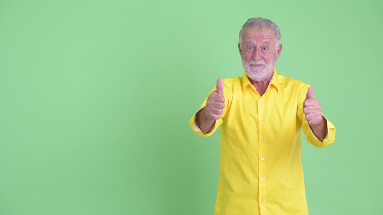 feliz, guapo, anciano, hombre de negocios barbudo