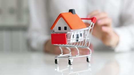 compra, venta o alquiler de bienes inmuebles