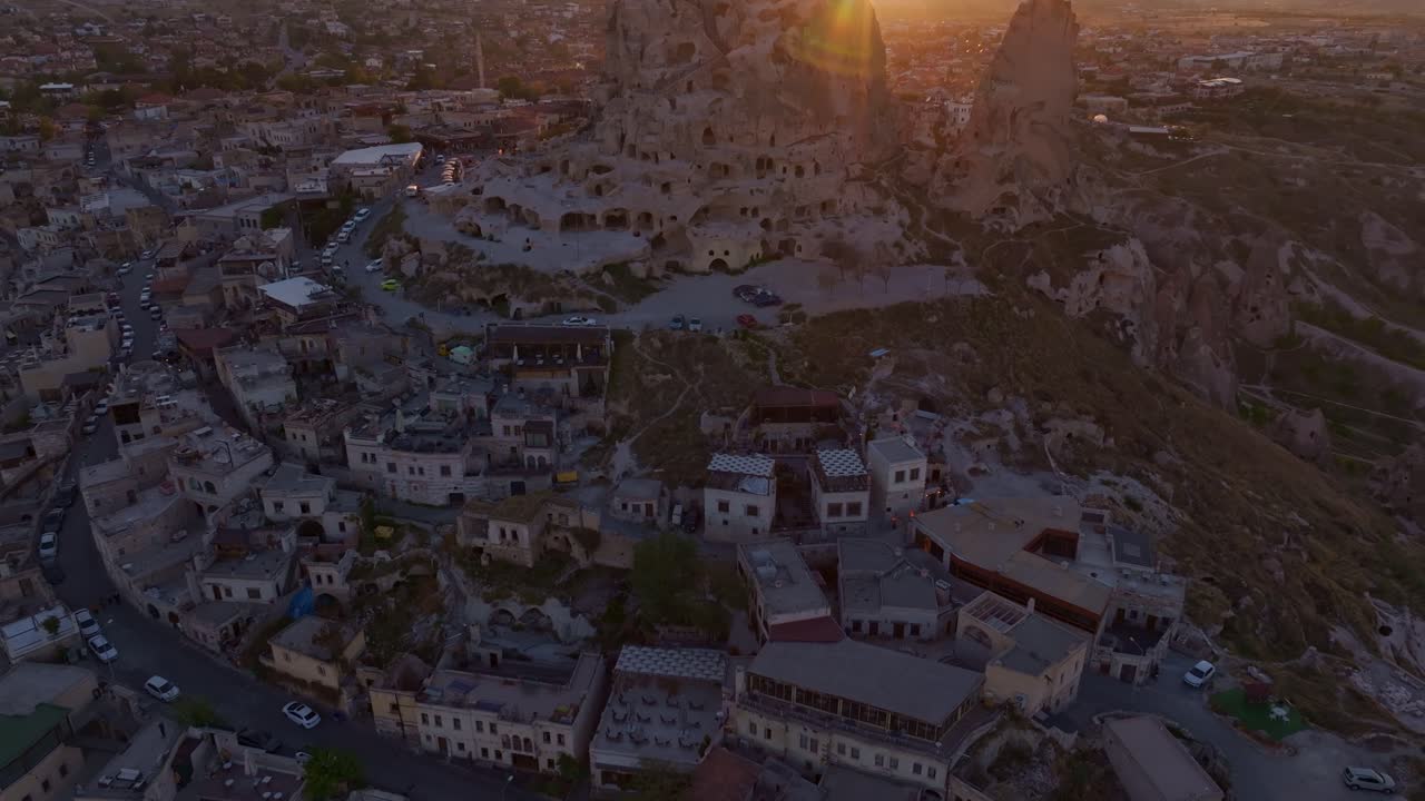 Nevsehir in Turchia offre splendide viste del tramonto al Castello di Uchisar.