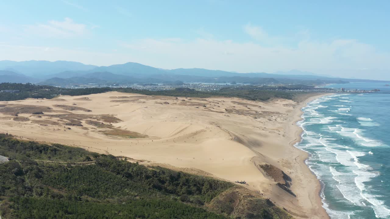 fotografía aérea del establecimiento de las dunas de arena de tottori, japón sakyu