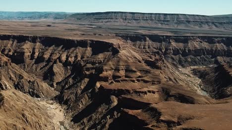 Fish-River-Canyon-In-Namibia,-Afrika-Luftdrohnenaufnahme