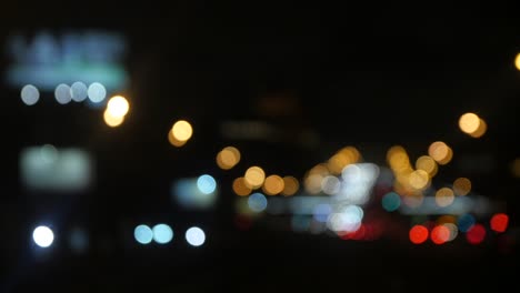 escena de la carretera de la ciudad nocturna