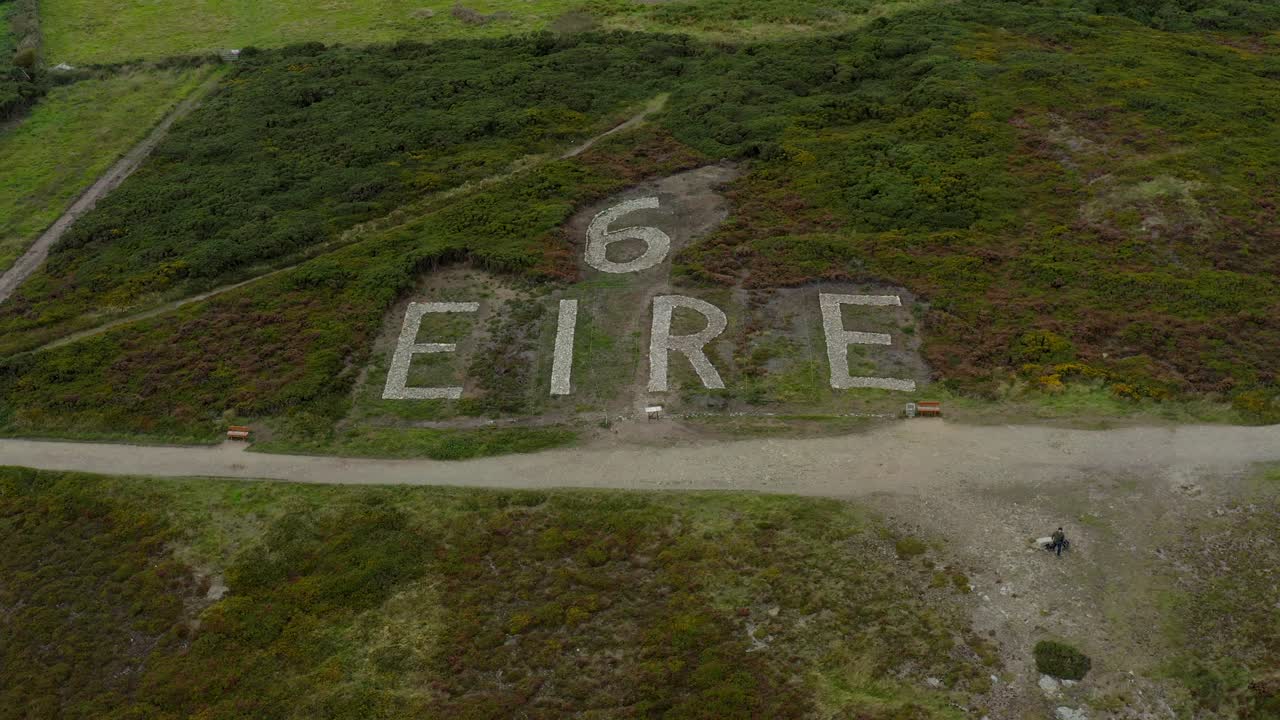 eire 6, señal de marcador de reloj costero de la segunda guerra mundial, howth, dublín, irlanda, septiembre de 2021