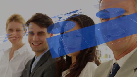 el equipo está sonriendo y parece feliz con los resultados de su trabajo.