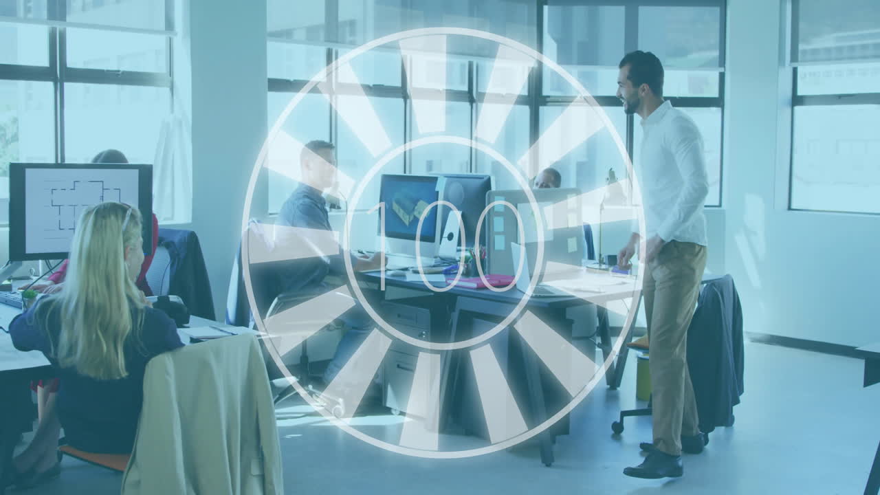 personas de negocios en la oficina con 100 animación de progreso sobre el espacio de trabajo