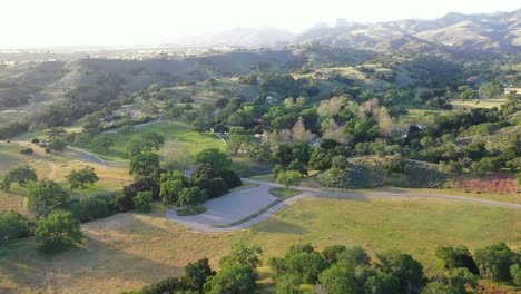 Antena-Sobre-La-Antigua-Finca-Del-Rancho-Neverland-De-Michael-Jackson-En-Los-Olivos,-California