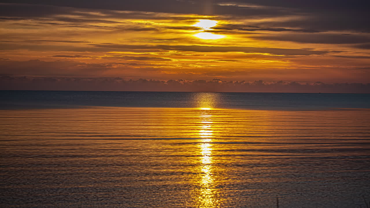 Beautiful vibrant ocean sunrise or sunset timelapse