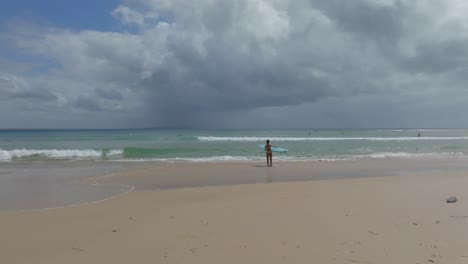 Noosa-Drone-Surf-Session-on-a-sunny-day,-Australia