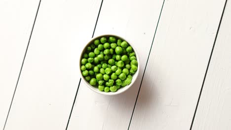 Fresh-green-pea-seeds-in-a-white-ceramic-bowl