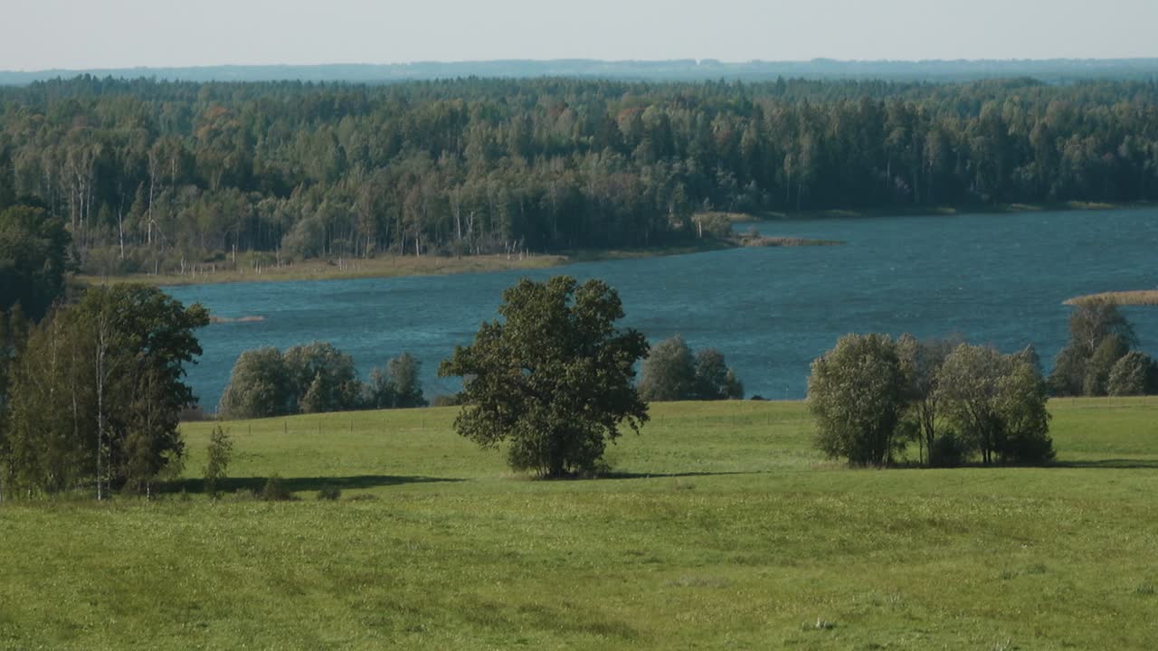 озеро пинтелис в живописном месте