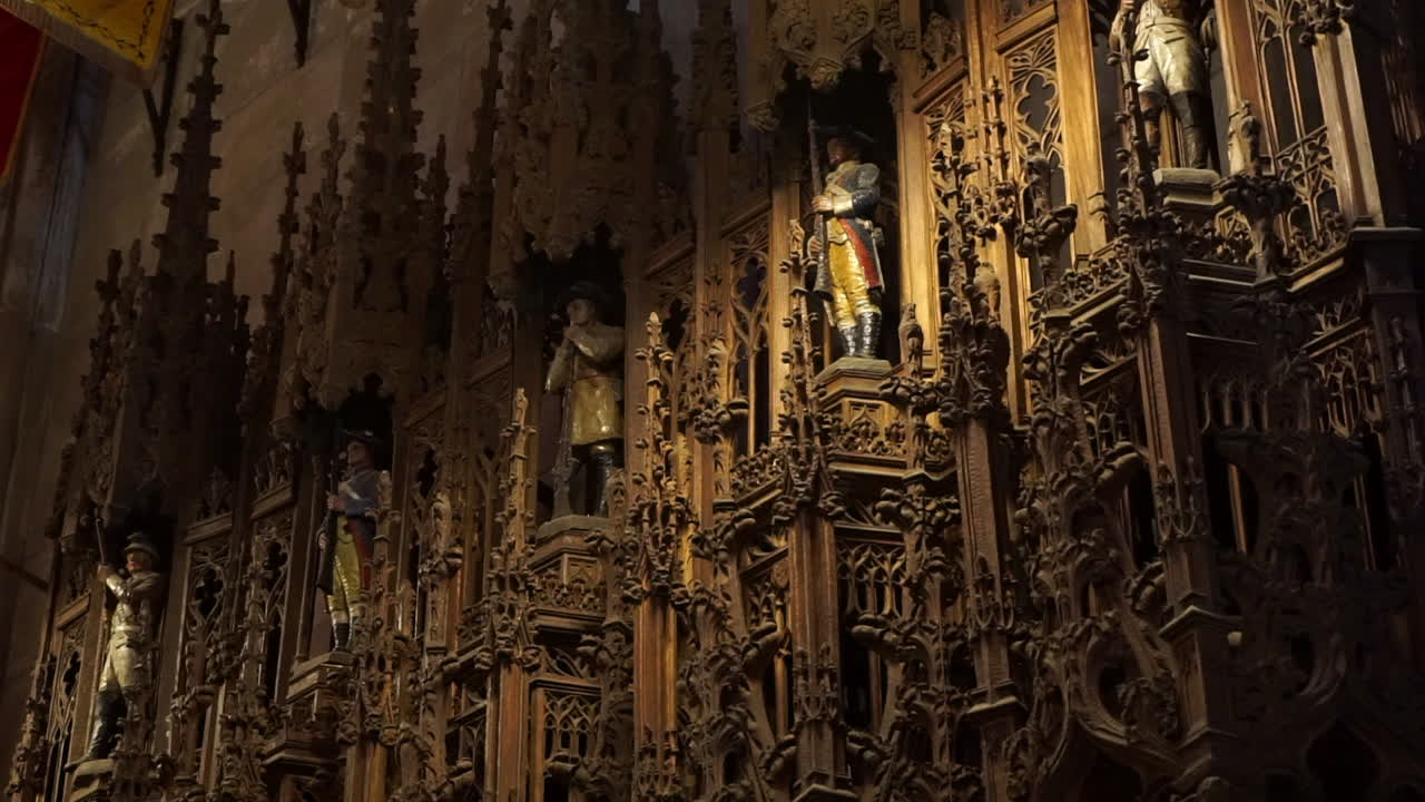 Carved wooden reredos with ornate patterns and depictions of American revolutionary war soldiers