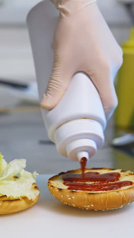 estoy preparando una hamburguesa.