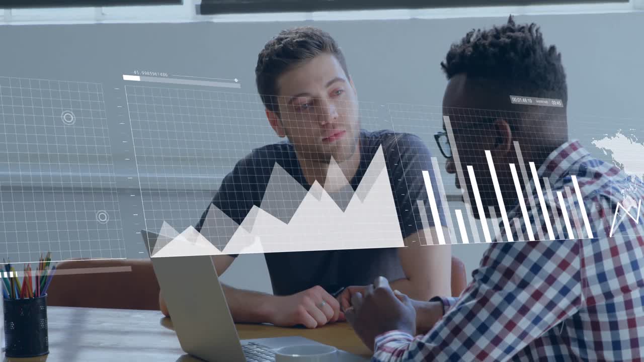 animación del procesamiento de datos estadísticos sobre dos hombres diversos discutiendo en la oficina.