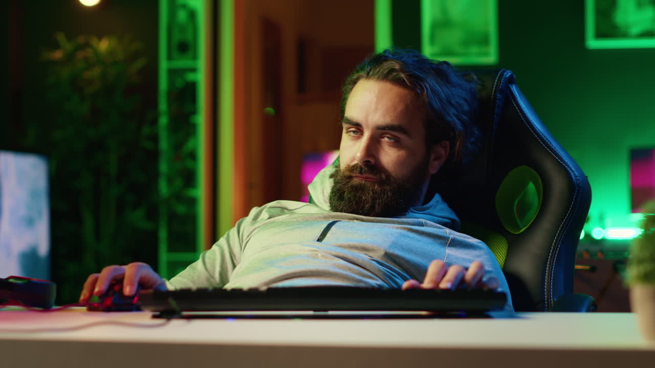 Player trying to relax by competing in esports competitions but falling asleep