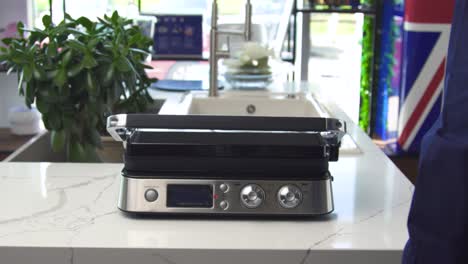 parrilla eléctrica en una cocina moderna