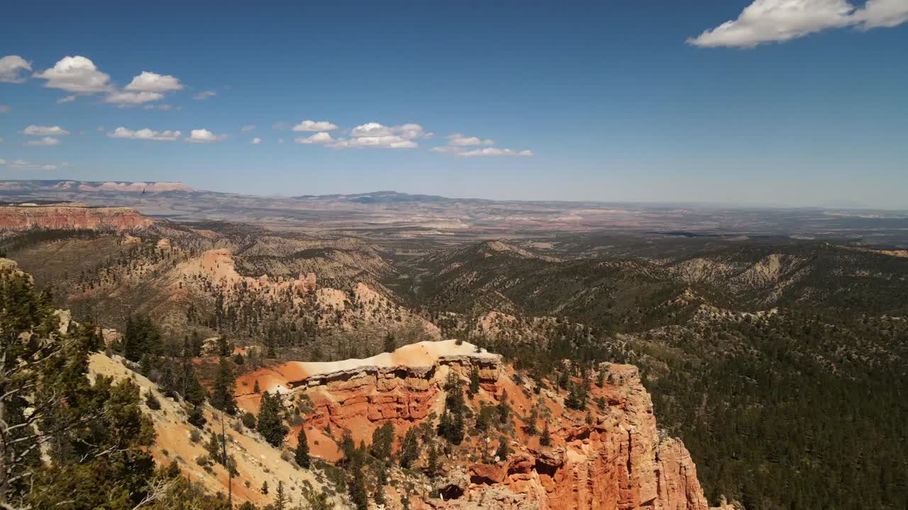 tomas de drones cinematográficos de gran ángulo que capturan el paisaje del parque nacional bryce