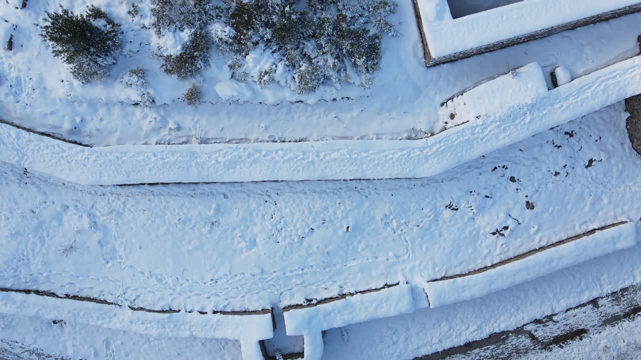 vista aérea histórico ciudad castillo nieve