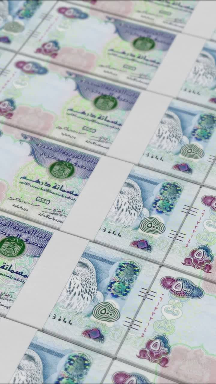 500 BİRLEŞİK ARAP EMİRLİKLERİ DİRHEMİ banknotlarının basımının dikey videosu