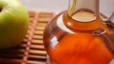 apple cider vinegar and apples