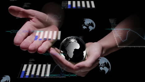 Sosteniendo-Un-Globo-Terráqueo,-Manos-Con-Animación-De-Procesamiento-De-Datos-Financieros-Sobre-Fondo-Negro