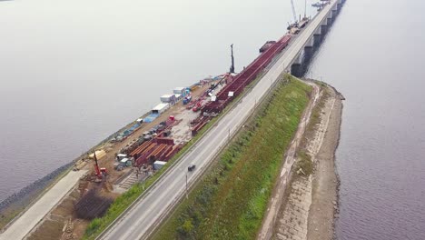 construcción de puentes sobre el agua