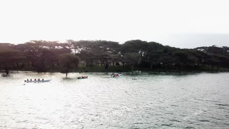 vista de drones de un grupo de barcos navegando en el lago naivasha en kenia