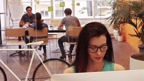 Portrait-of-beautiful-female-executive-working-at-her-desk