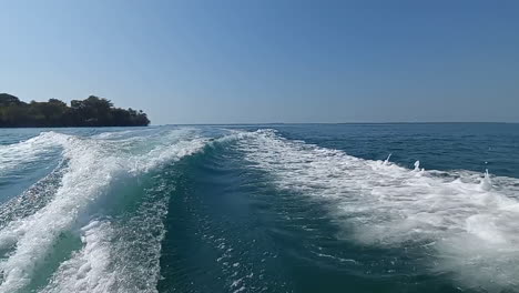 mass of water displaced in the ocean by a speedboat at great speed