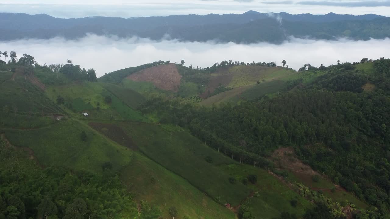 en lo alto de los picos de la montaña doi chang