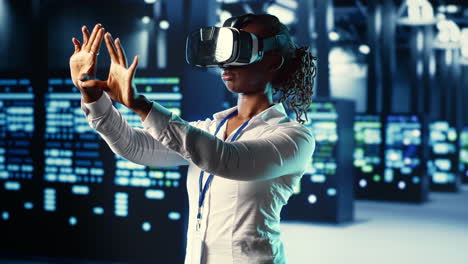 Adept specialist uses VR in data center