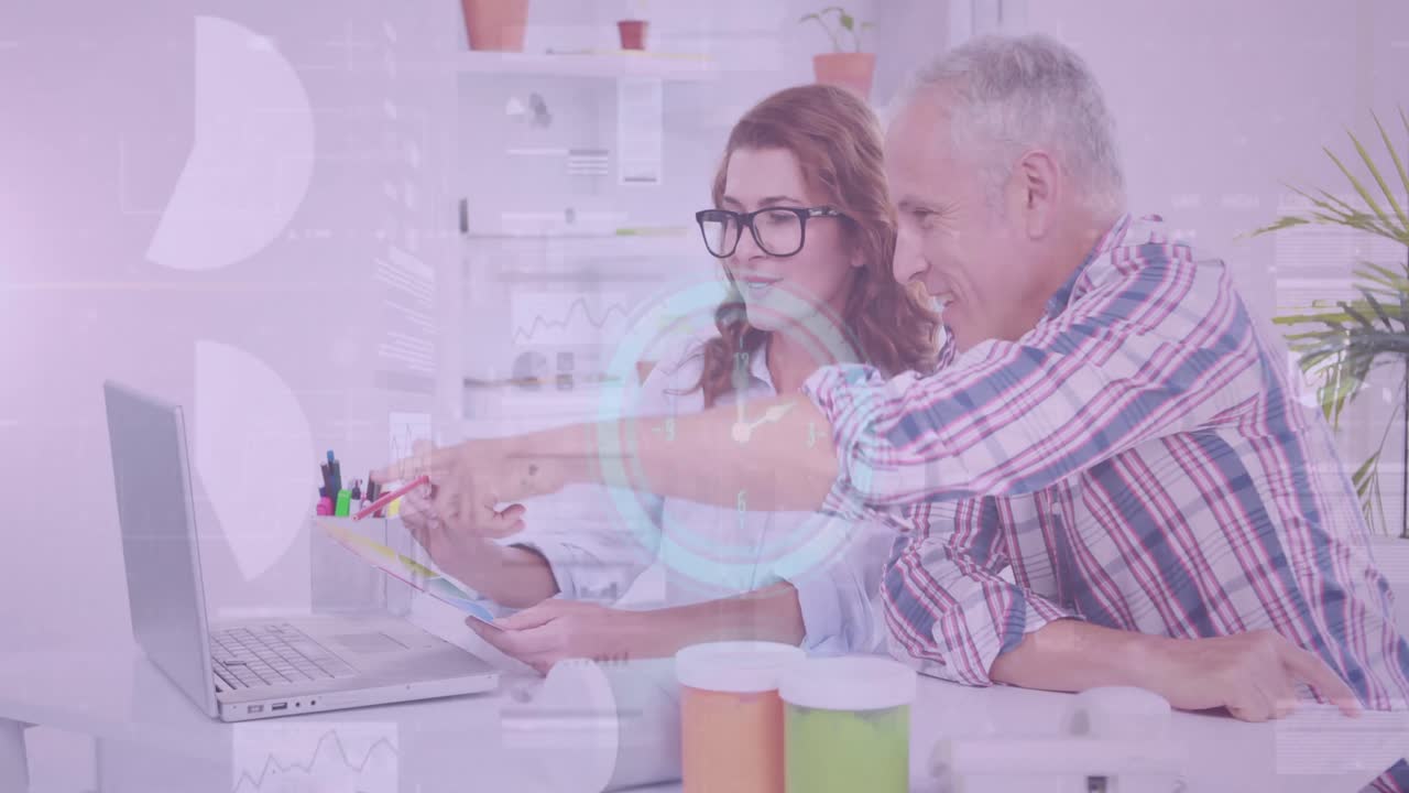 animación del reloj, estadísticas y procesamiento de datos financieros sobre personas de negocios en reuniones