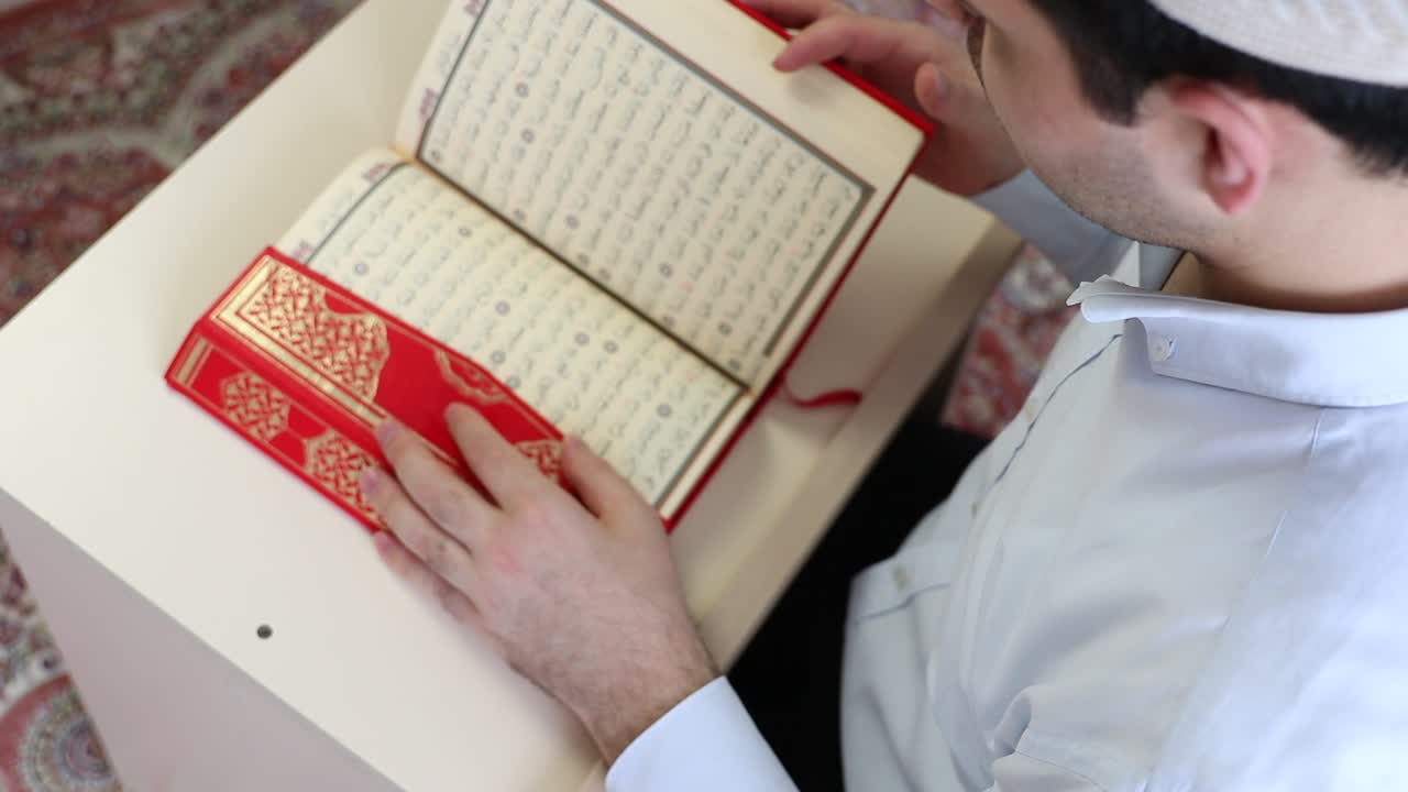 젊은 무슬림 남자 기도 1