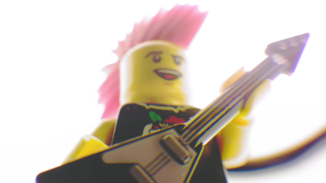 fiesta rock halloween lego punk hombre con metal guitarra