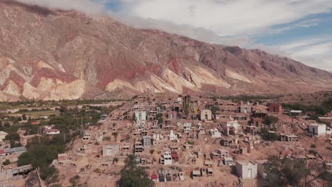 Panoramic-view-of-a-stunning-cemetery-in-the-mountains-of-Maimará,-Jujuy,-Argentina