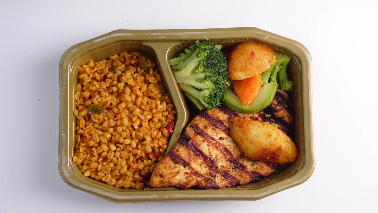 Grilled Chicken Breast with Bulgur and Vegetables in a Takeout Container