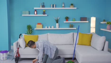 el hombre con la meticulosidad.