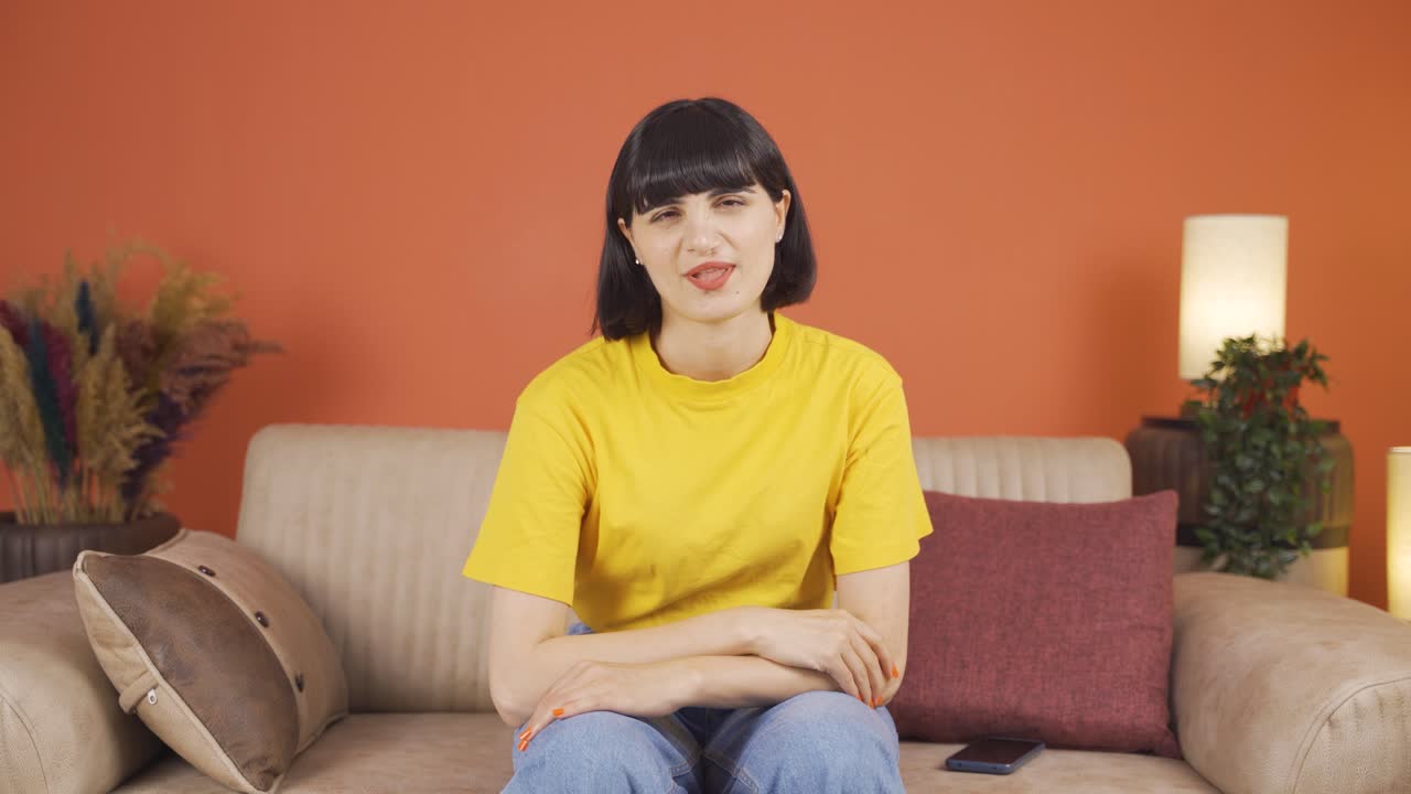 피곤해 보이는 여자.