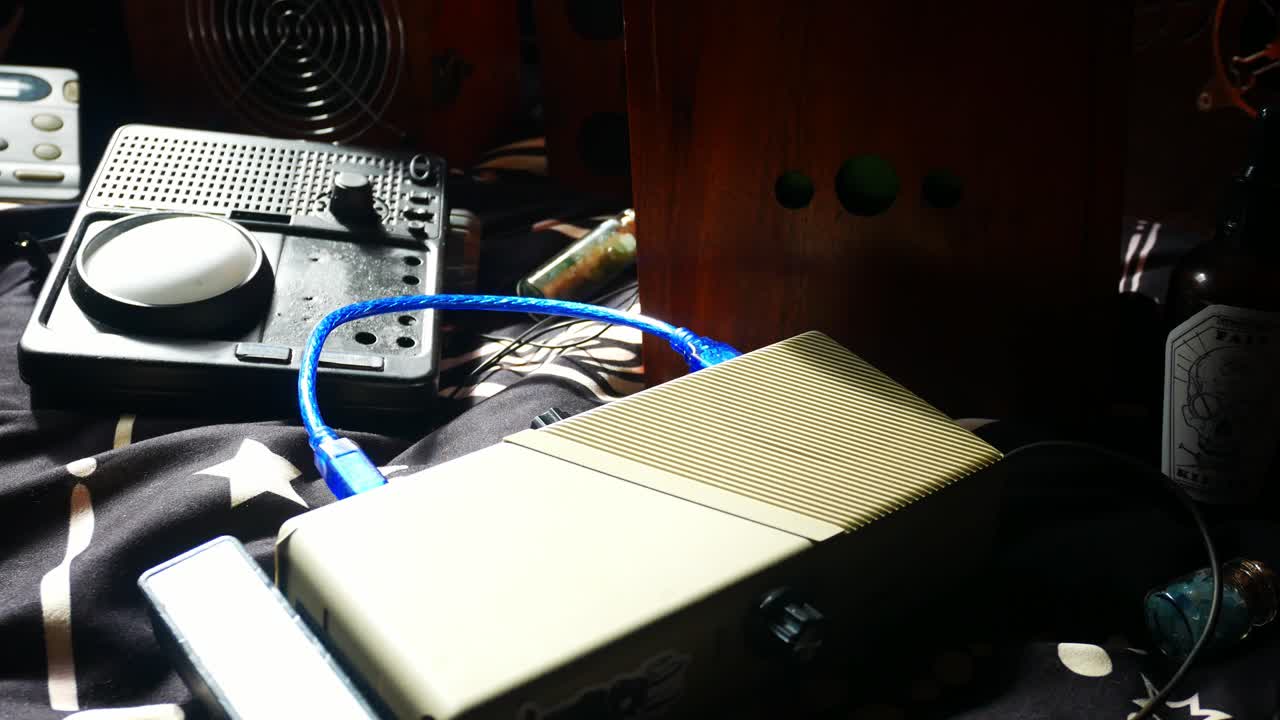 초자연적인 유령 상자 evp 통신 장치의 현대적인 컬렉션 그림자 상자를 통해 파닝